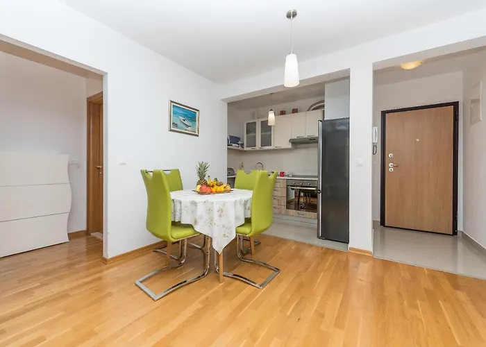 Neno Apartman Makarska