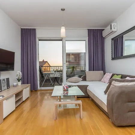Neno Appartement Makarska